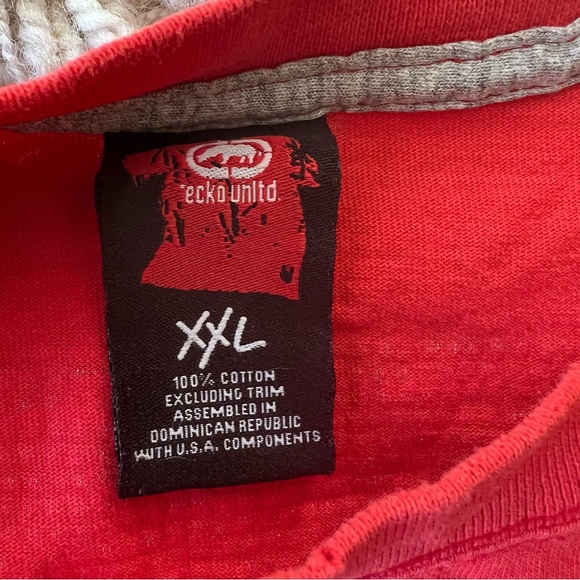Vintage '90's Men's Ecko Unlimited Short Sleeve Red Shirt - Picture 6 of 7